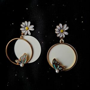 🆕️Daisy & Butterfly Stainless Steel Earrings – Whimsical Boho Charm